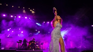 النجمة إليانا مُكرّمة في مهرجان قرطاج الدوليّ بعد أن غنّت أمام جمهور تخطّى السبعة آلاف شخص