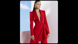 نجا سعادة يُطلق مجموعته الجديدة "Femme D’Azur" للأزياء الجاهزة لربيع وصيف 2023 ضمن أسبوع الموضة في باريس