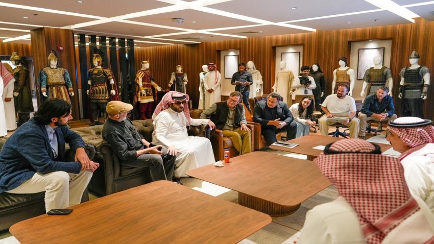 تركي آل الشيخ يزور استديوهات الحصن والقدية لمتابعة تحضيرات فيلم خالد بن الوليد